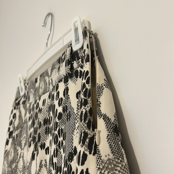 Express Black And White Animal Print Mini Skort, Size 2 - Picture 9 of 10